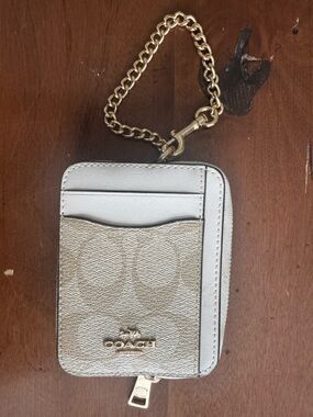 Coach Zip Card Case In
Signature Canvas